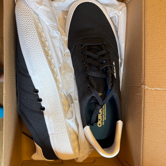 Adidas New with Tags Athletic Shoes 8.5 - Picture 6 of 6